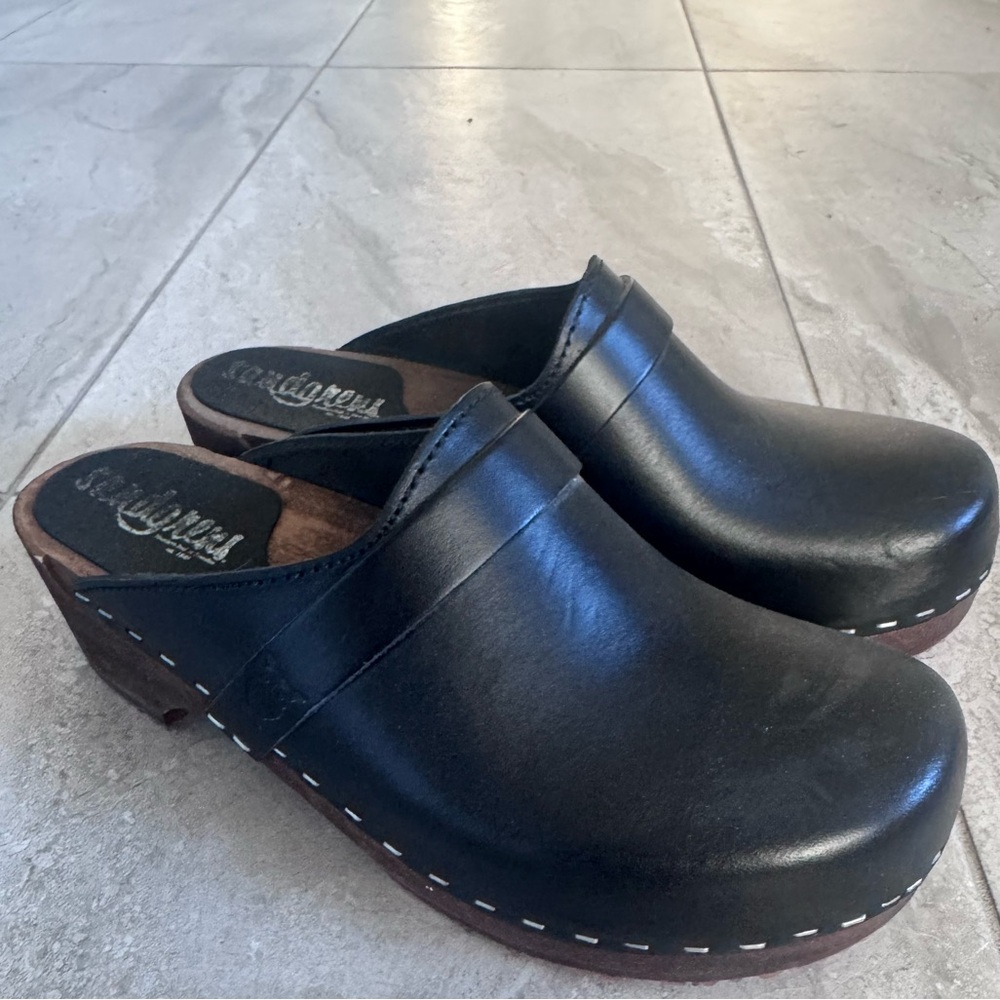 Sandgrens Classic Black Studded Leather Mules
